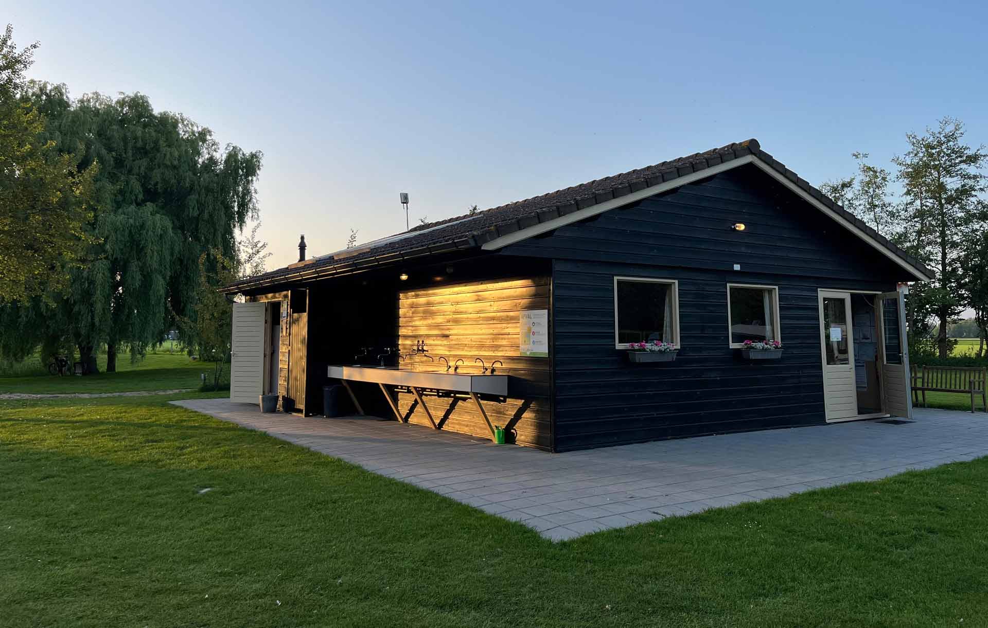 GroeneCampingindePolder_Sanitairgebouw